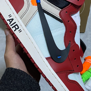 Off-White x Air Jordan 1 Chicago - Image 4