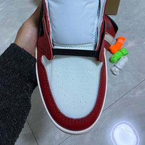 Off-White x Air Jordan 1 Chicago - Image 5