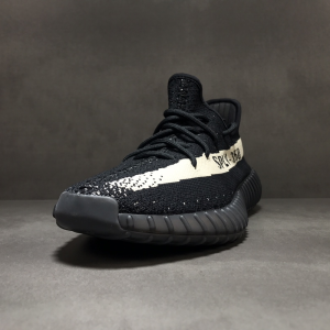 Yeezy Boost 350 V2 ‘Oreo’ - Image 2