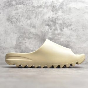 Yeezy Slides ‘Bone’ - Image 4