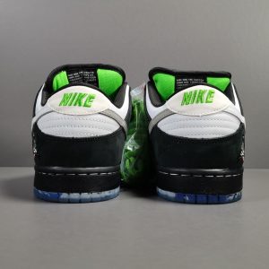 SB Dunk Low Staple Panda Pigeon - Image 6