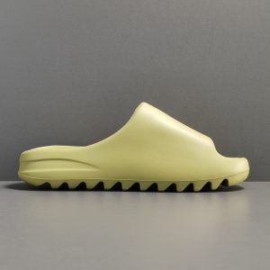 Yeezy Slides ‘Resin’ - Image 3