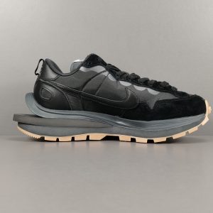 Sacai x NiKe VaporWaffle “Black and Gum “ - Image 5