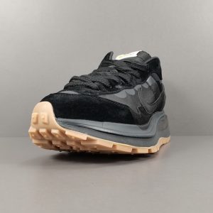 Sacai x NiKe VaporWaffle “Black and Gum “ - Image 2