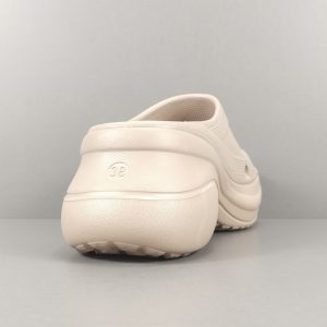 Balenciaga Pool Crocs Versatile Fashion Slippers - Image 4