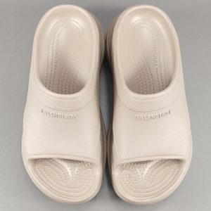 Balenciaga Pool Crocs Versatile Fashion Slippers - Image 3