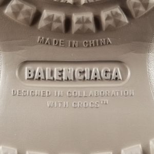 Balenciaga Pool Crocs Versatile Fashion Slippers - Image 13