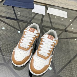 casual sneakers - Image 1