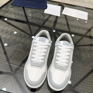 casual sneakers - Image 1