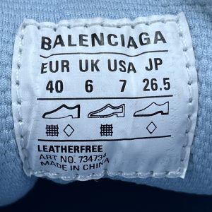 Balenciaga  Clunky Sneaker - Image 9